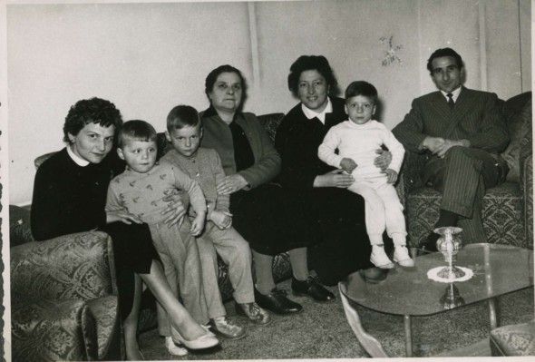 Norberta ses 2 enfants Pina Marisa Andrea gildo.jpg